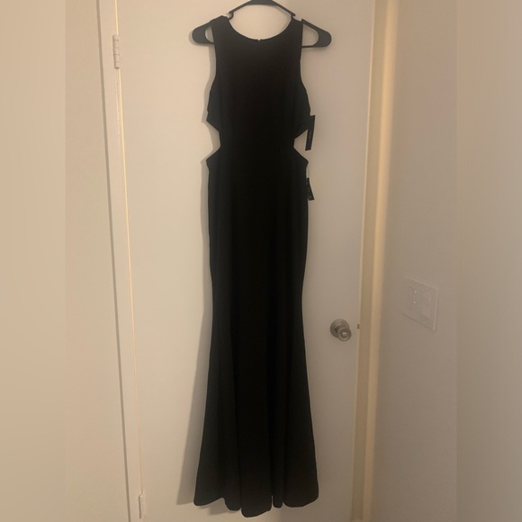Lulu’s Loving Embrace black cutout maxi dress - Picture 3 of 4